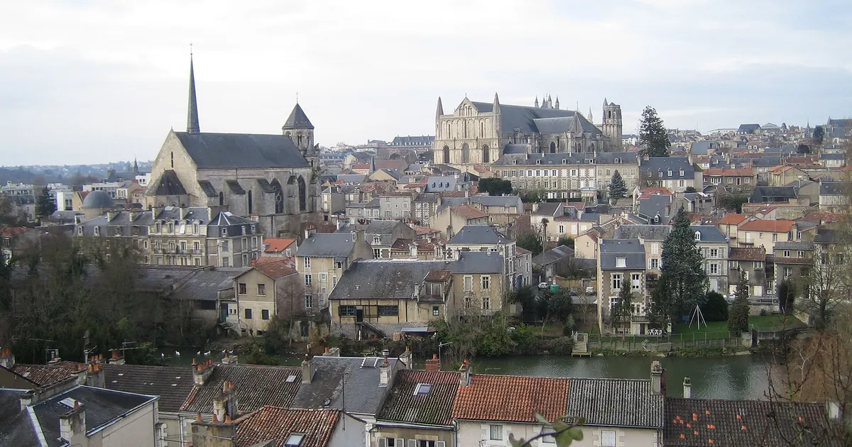 Photo plomb de l’immobilier à Poitiers